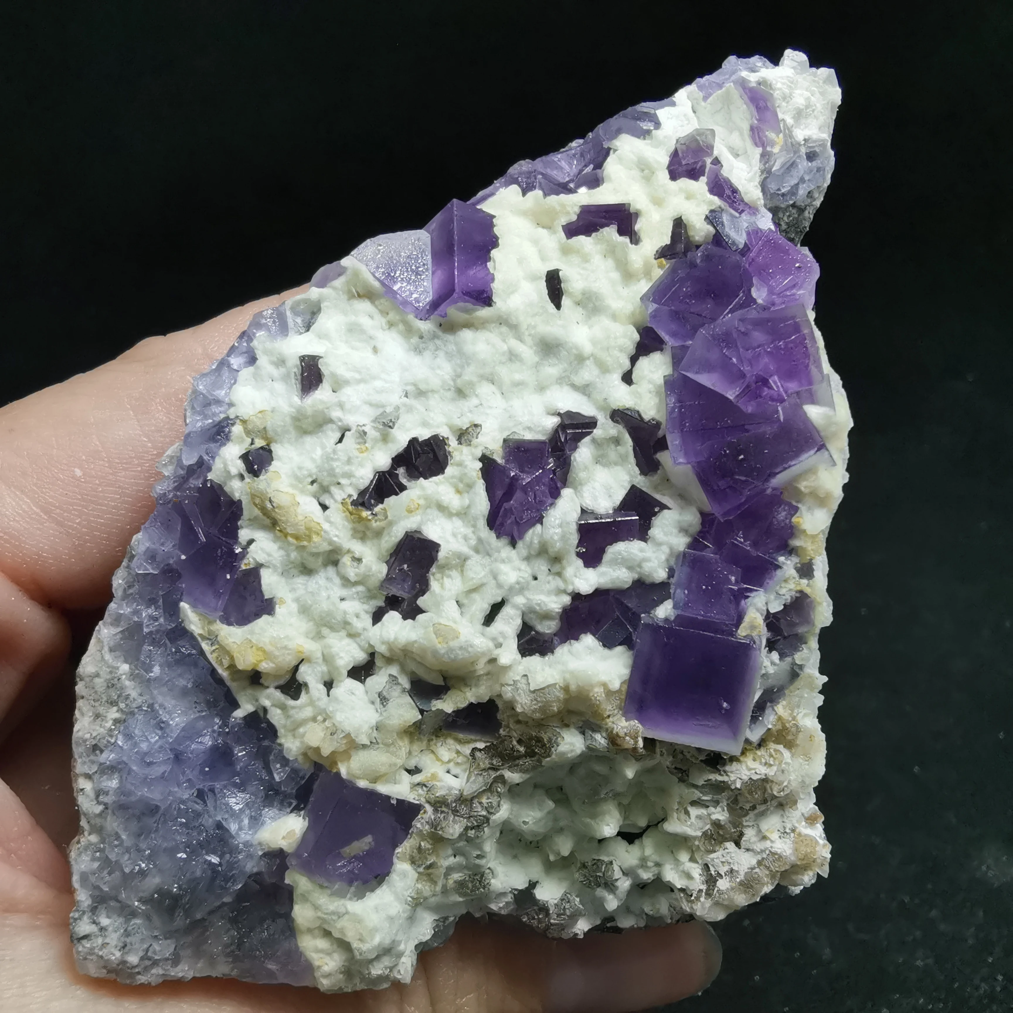 

190,2 натуральный фиолетовый флюорит для окон, минеральные образцы и украшения для дома для размагничивания геологии, обучение в Yuliao