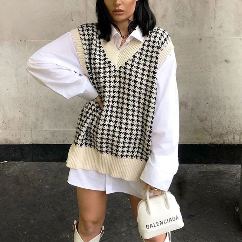 

Women Vest Sweater 2021 Fashion Knitted Sweater Loose Vintage Female Waistcoat Chic Oversize Sweater Tops Women Clothes