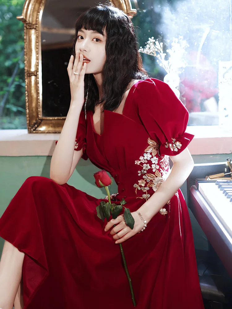 

Burgundy Embroidery Toast Bride Wedding Evening Dress Mid-Length Pleated Dresses Skirt Women Bud Sleeve Velour Banquet Prom Gown