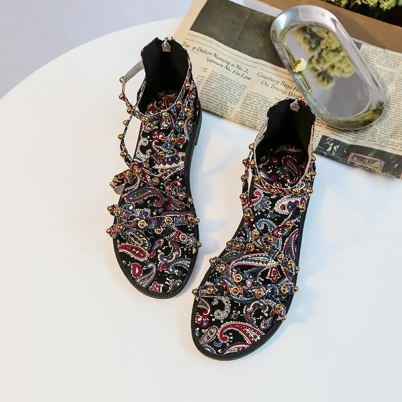 

New Rivet Retro Flat Women Sandals Fashion Shoes Lightweight Non-slip Bag Heel Women's Summer Designer Studded Sandals 2021
