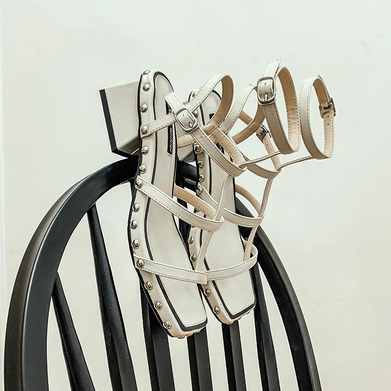 

Сандалии-гладиаторы женские с заклепками, босоножки на высоком квадратном каблуке, брендовая обувь, лето