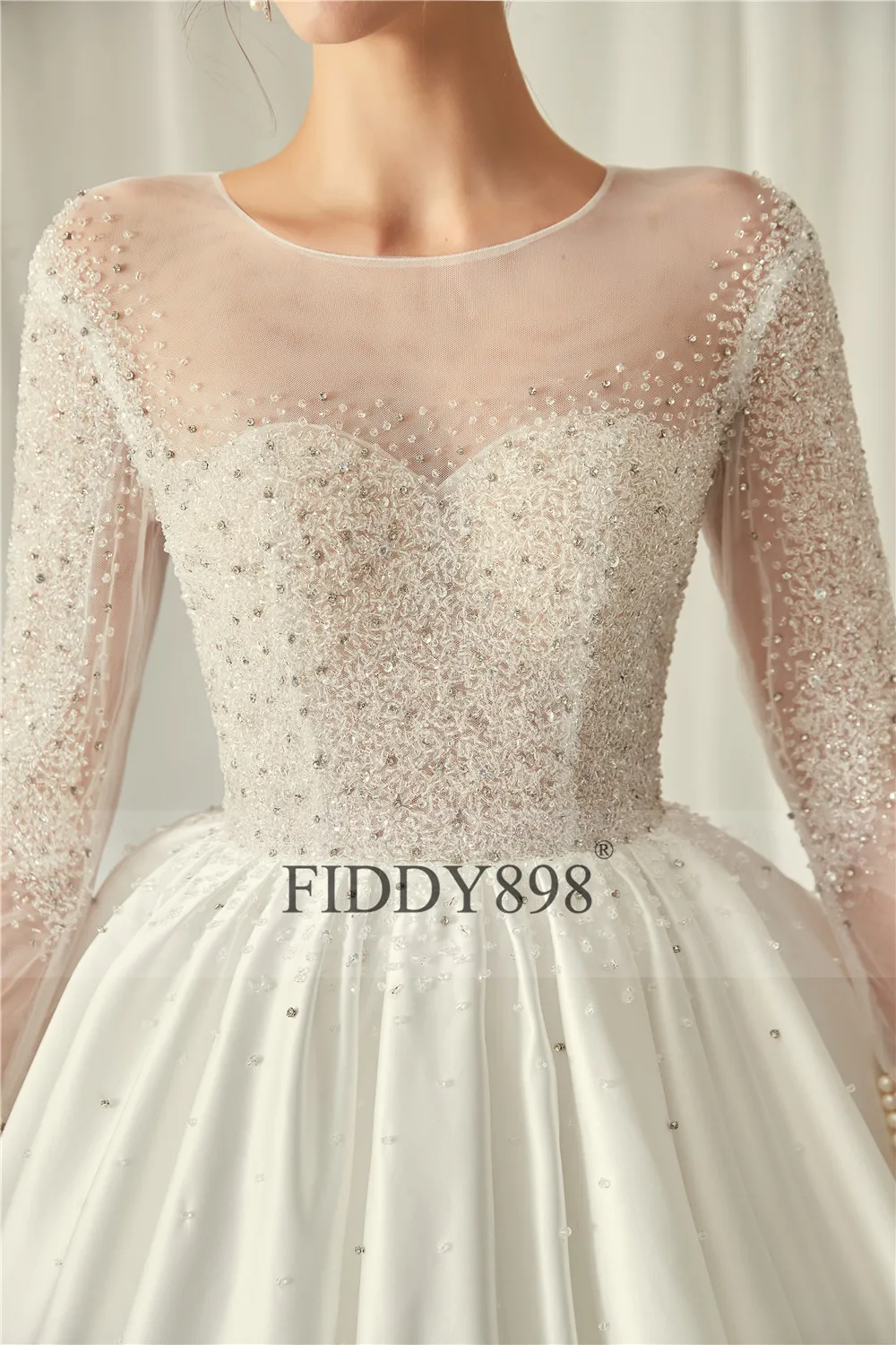 2020 Vintage Wedding Dresses Long Sleeve Scoop Satin Ball Gown Wedding Gown Luxury Crystal Bridal Gown Robe de  Mariage