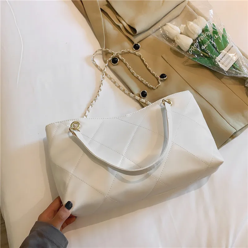 

2021 New Design Women Shoulder Versatile Underarm Bag Trendy Fashion Rhombic Texture Tote Chain Handbag