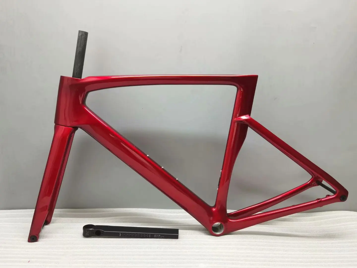 

Carbon road frame chameleon rainbow color 1: 1 mold Disc brake 700C center lock wheels with 100 * 12mm 142 * 12mm thru-axle