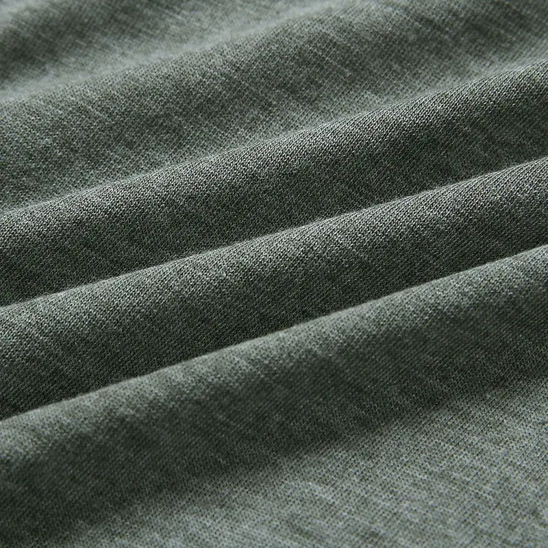 Платье женское трикотажное до середины икры с V-образным вырезом и разрезом |