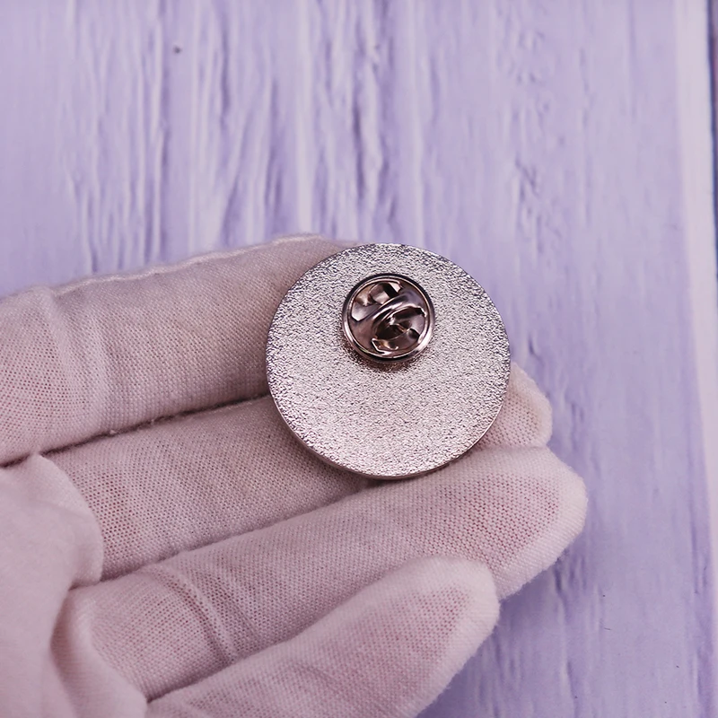 Готическая брошь с пуговицами Emily The Strange | Украшения и аксессуары