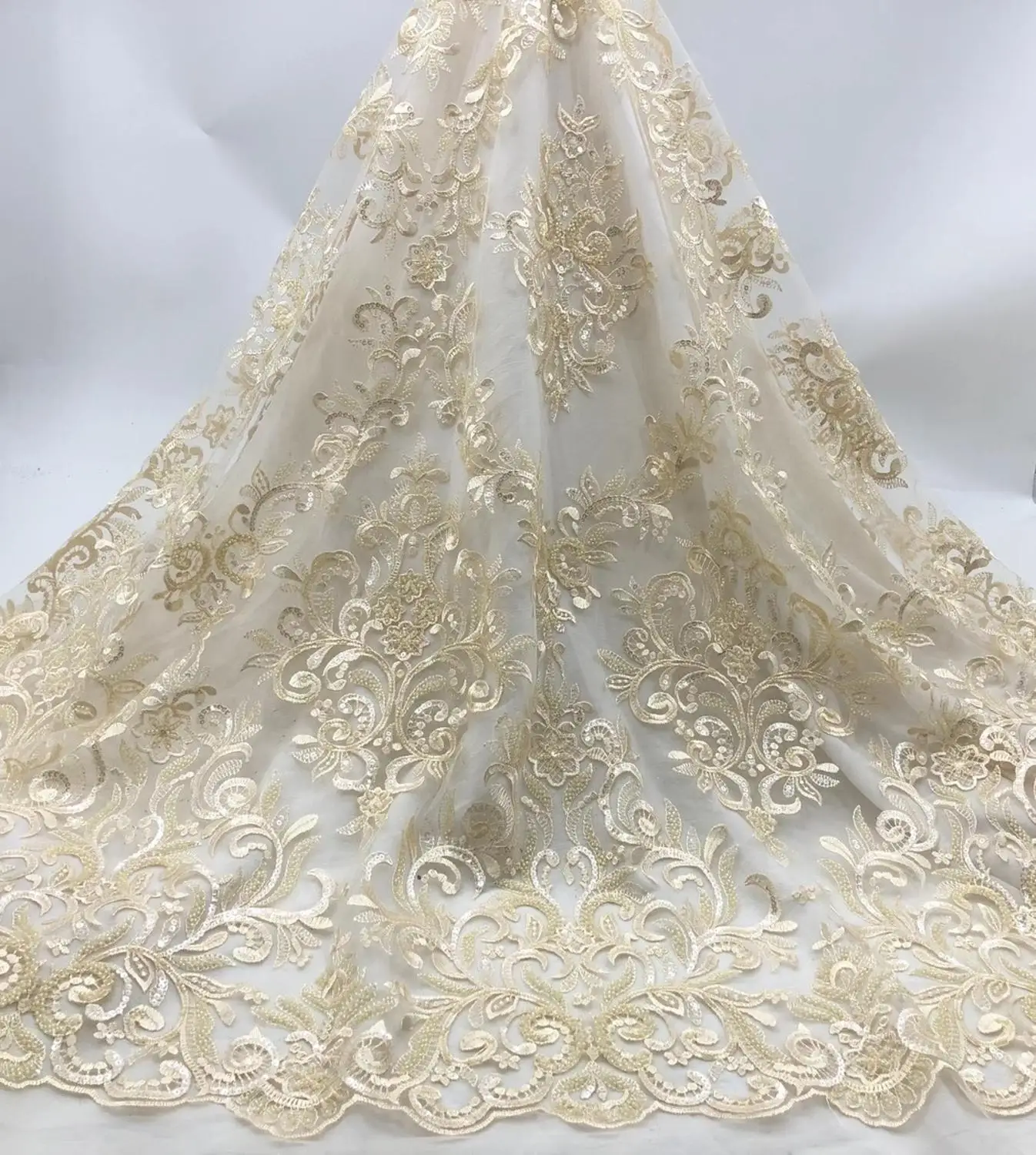 

MIQIER High Quality African Nigerian Tulle Lace Fabric Sequins Net Cloth Embroidered Wedding Party Dress Lates Beads 3D Solid