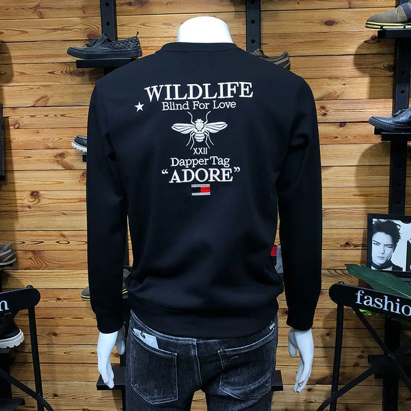 

2022 New Japanese Anime Embroidered Letters Hoodies Men Kawaii Cartoon Harajuku Streetwear Manga Graphic Sweatshirts Male