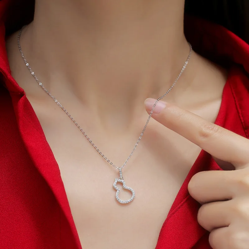 

BOEYCJR 925 Silver Lucky Gourd D color Total 0.234ct Moissanite VVS1 Elegant Wedding Pendant Necklace for Women Gift