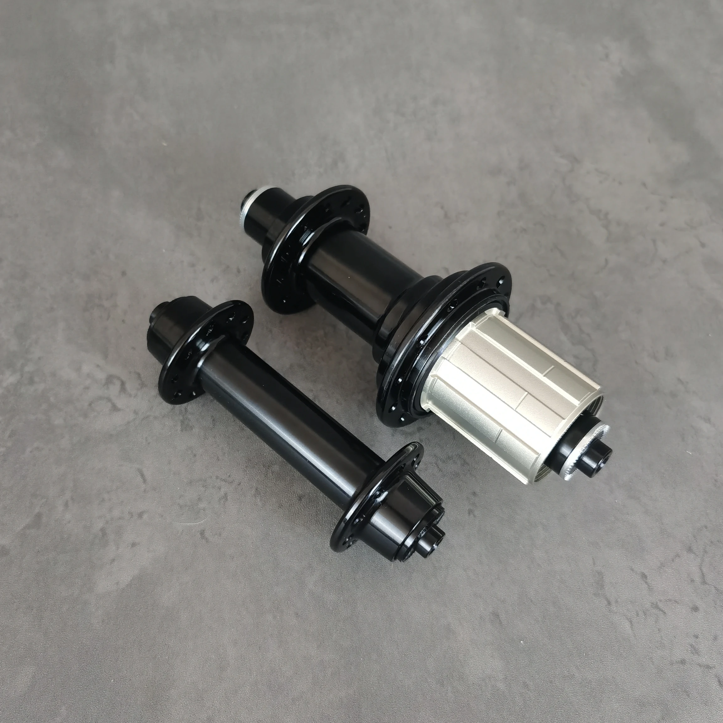 Суперлегкая ступица для дорожного велосипеда Powerway R13 передняя 76 г задняя 208 18/21 20/24