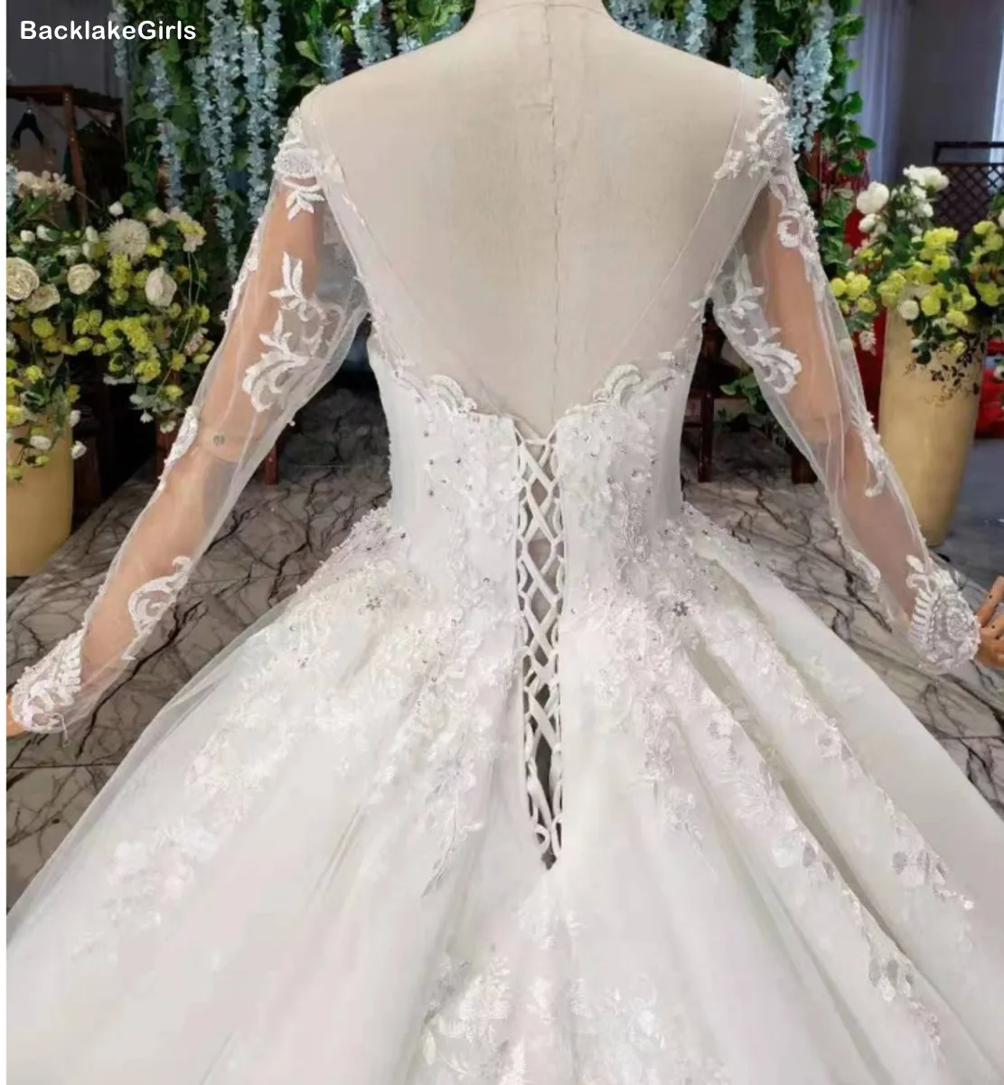 Простое свадебное платье пляжное с v-образным вырезом и длинным рукавом открытой