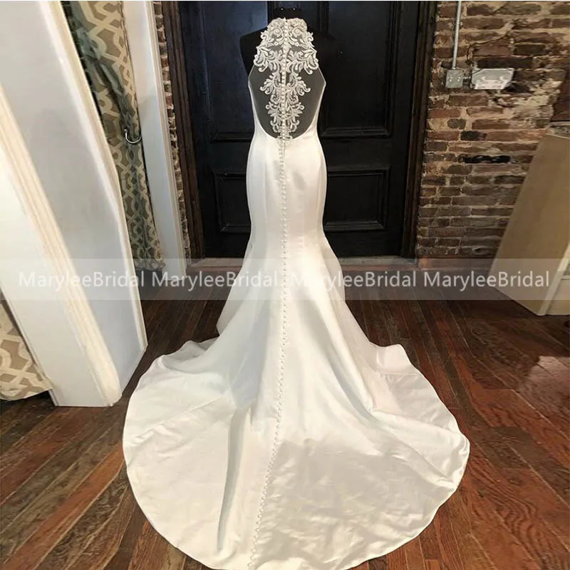 

Appliques Halter Neck Wedding Dress With Chapel Train Sleeveless Mermaid Satin Illusion Buttons Back Bride Gowns robe de mariage