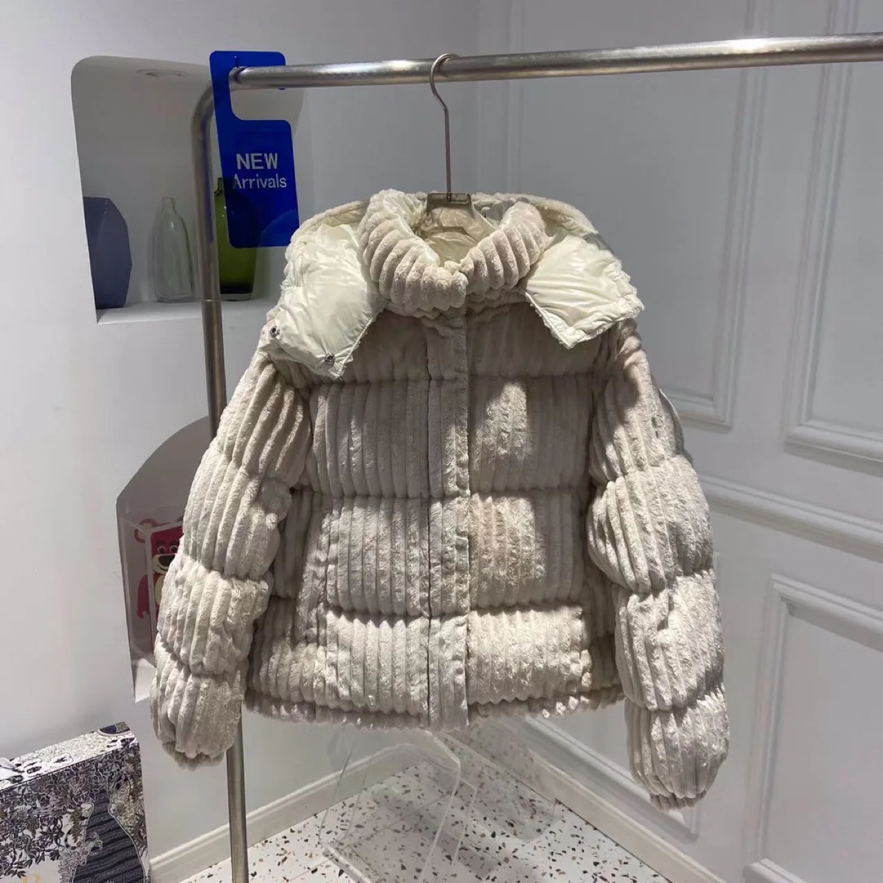 

Женский вельветовый пуховик с капюшоном, теплая свободная короткая куртка в полоску с капюшоном, новинка зимы 2021