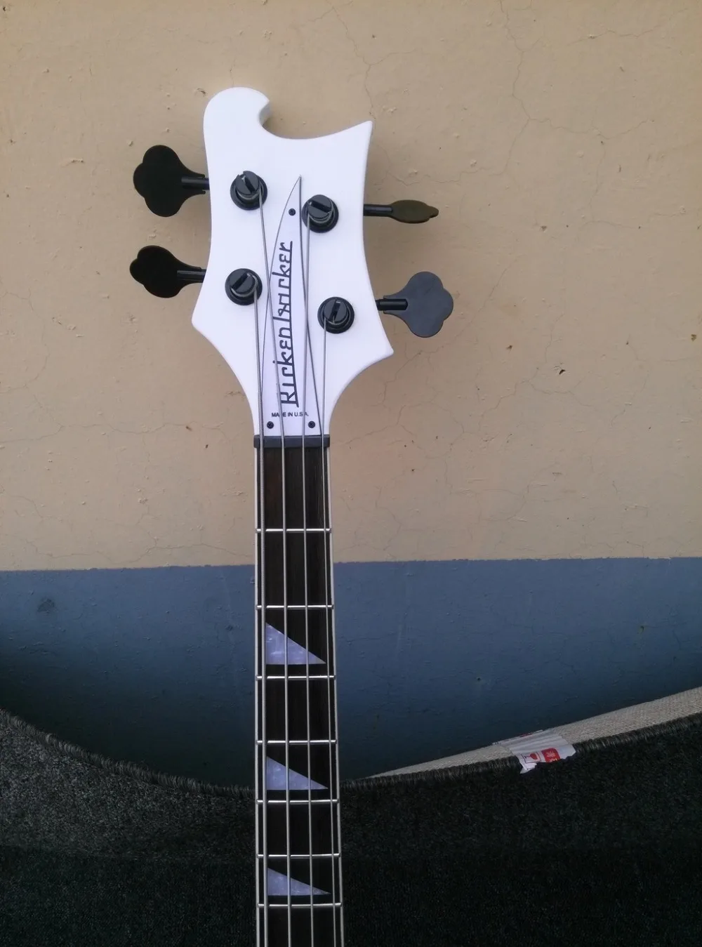 Завод+ рикенбэк 4003 fireglo 4 string bass alpine белый ricken 4003 бас-гитара rickenbacker Белый Отделка все комплектующие черного цвета