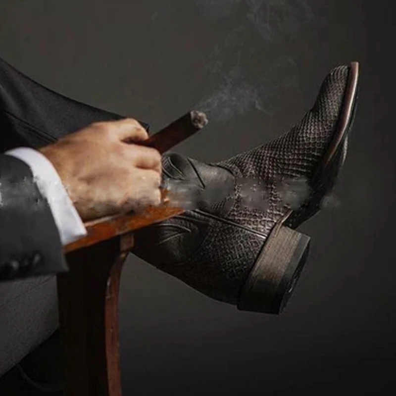 

Осенне-зимние мужские высокие ботинки-туфли на низком каблуке средней длины с вышивкой мужские повседневные универсальные Большие Мужские...