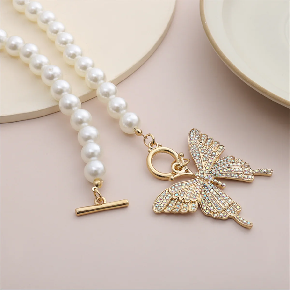 

Fashion Hollow Rhinestone Butterfly Pendant Necklace for Woman Party Casual Sweet Simulated Pearl Collar Chain
