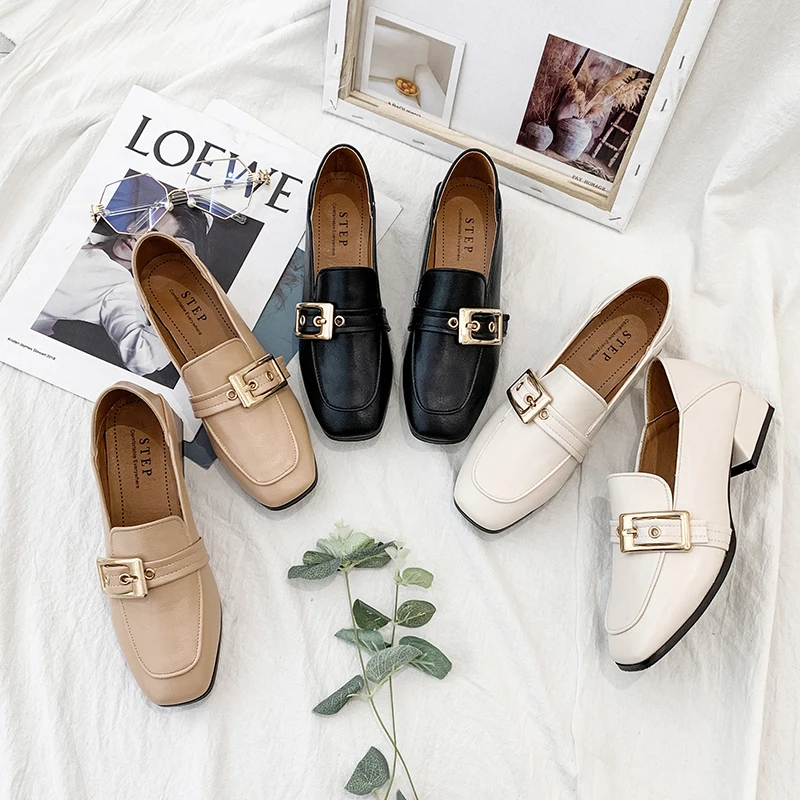 Модные женские черные мокасины с пряжкой из искусственной кожи лоферы на плоской