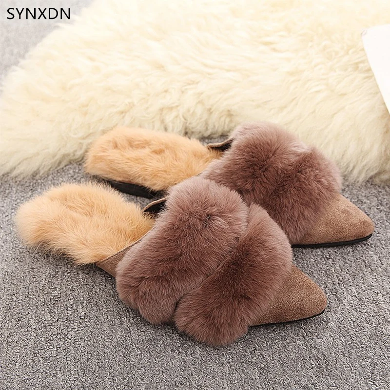 Мюли женские с мехом и острым носком плюшевые удобные на плоской подошве зимние