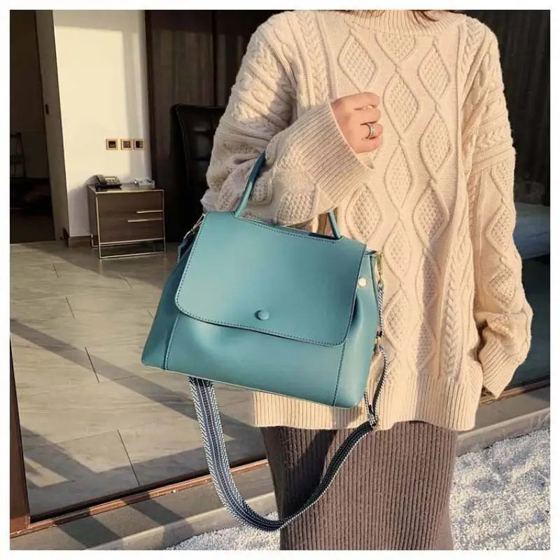 

Fashion Simply PU Leather Crossbody Bags For Women 2020 Solid Color Shoulder Messenger Bag Lady Chain Travel Small Handbags