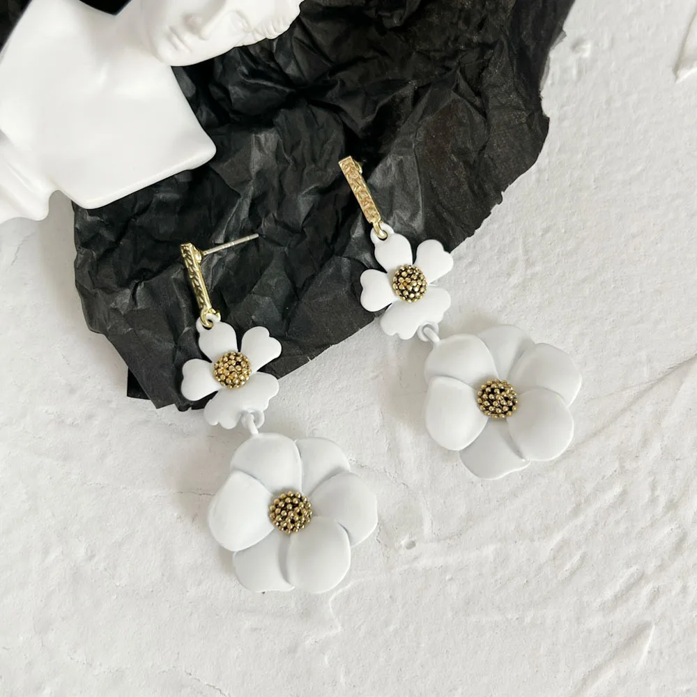 

White Romantic Spray Painting Flower Earrings For Women Zinc Alloy Cute Blossom Handmade Stud Earrings Beach Jewelry
