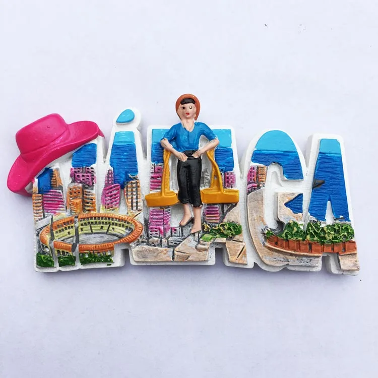 Магнит на холодильник сувенир родной город Пикассо Малага Испания туризм