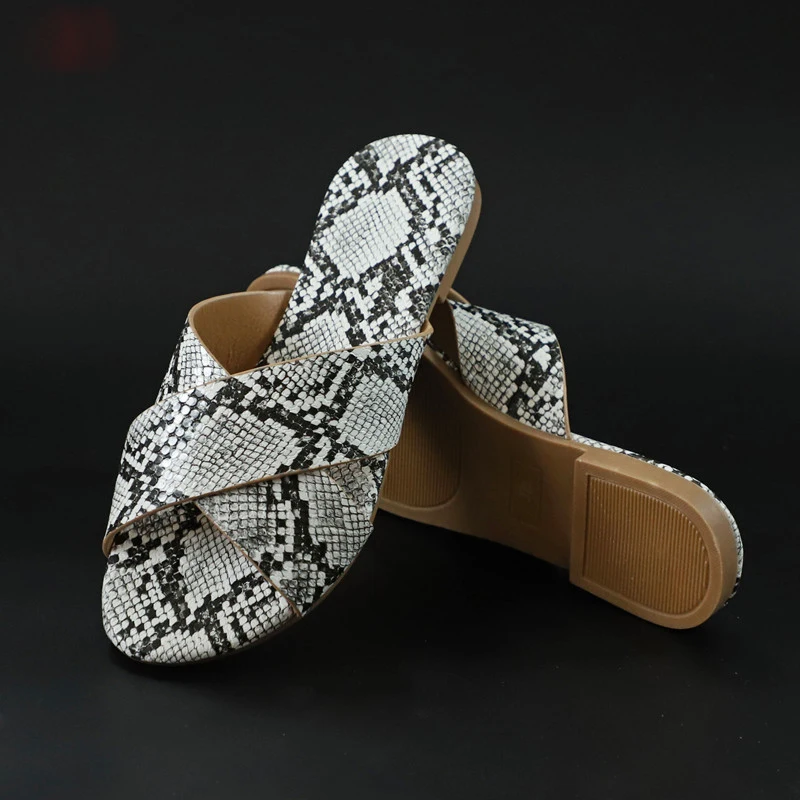 2020 г. летние женские шлепанцы туфли на плоской подошве из змеиной кожи стильные