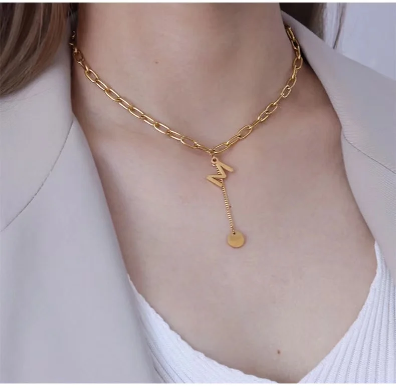 Цепочка с подвеской в виде букв из нержавеющей стали