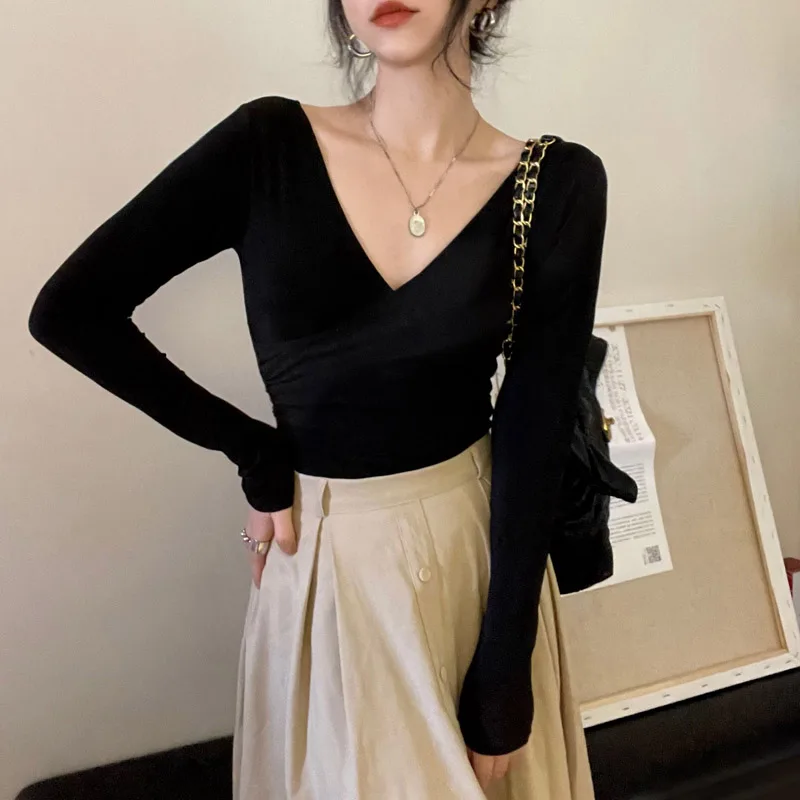 

Женская осенне-зимняя футболка с флисовой подкладкой и V-образным вырезом