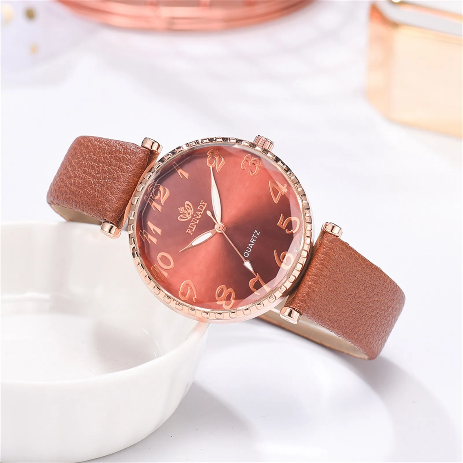 

Women's Watches Occident Fashion Clothing Jewelry Alloy Round Quartz Ladies Watch Orologio Donna Montre Femme Relogio Feminino