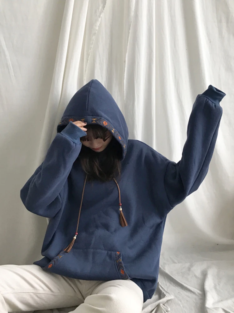 

Velvet thickened embroidered hooded sweater women's autumn and winter new versatile loose slim long-sleeved jacket tide