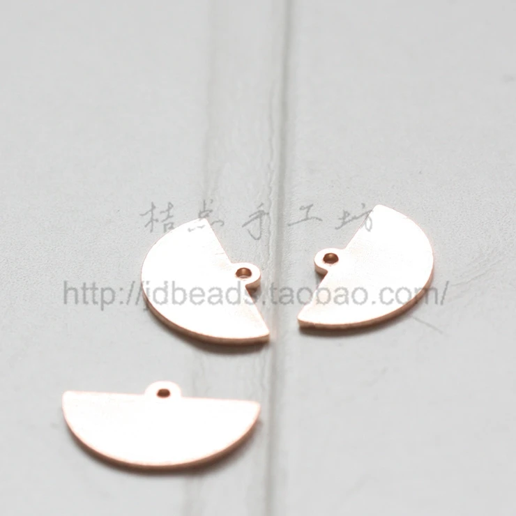 Подвеска полумесяц из твердой латуни Геометрия полукруг 14x9 мм (3091C)|Шармы| |