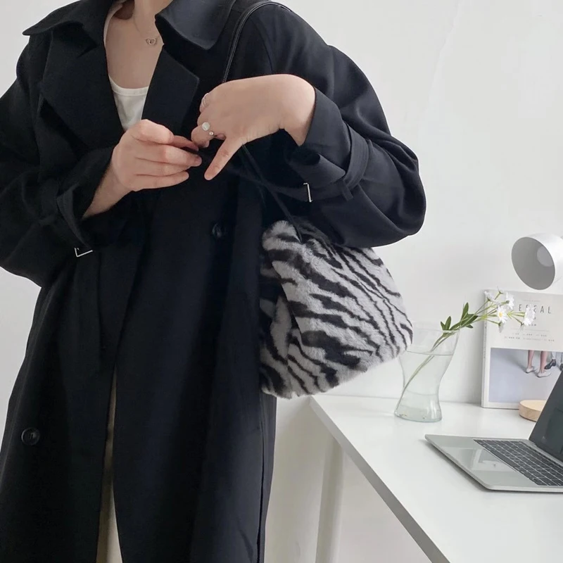 Маленькая женская Обувь Сумки из искусственной кожи женские зимние ботинки на