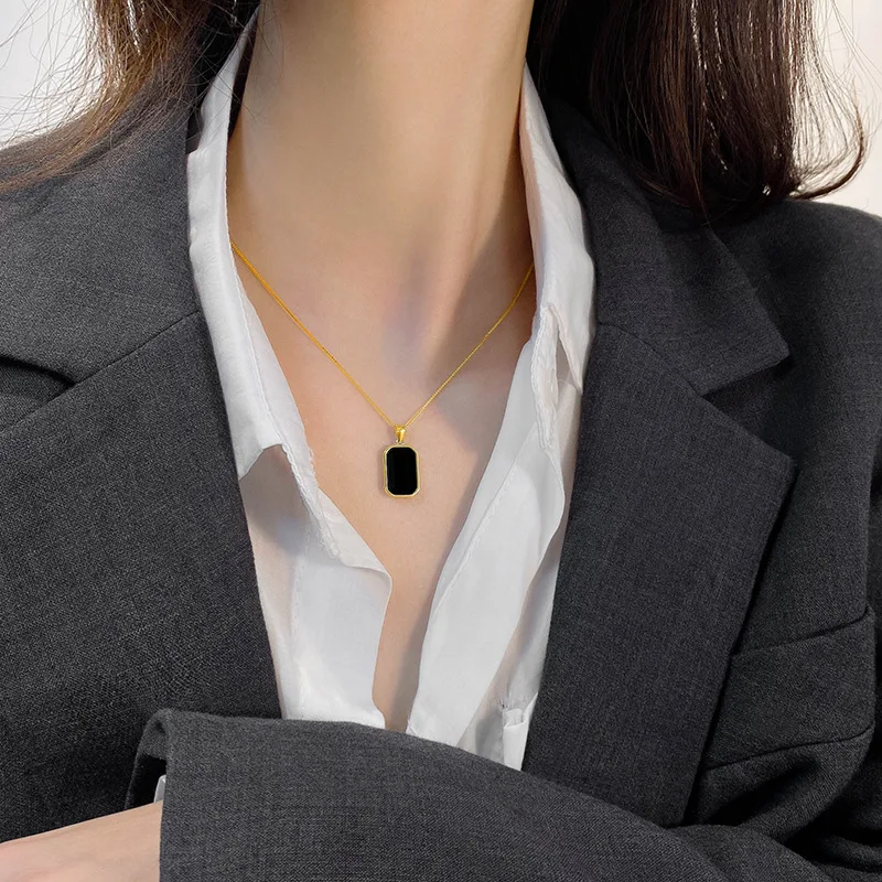 

New retro necklace 2021 new female niche design sense clavicle chain female simple temperament