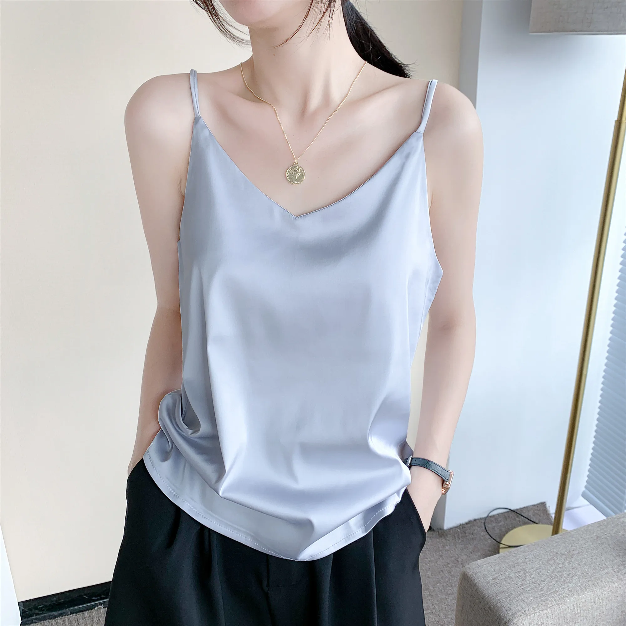 

Топ женский Шелковый атласный с V-образным вырезом, элегантная свободная пикантная майка без рукавов, Однотонная рубашка в Корейском стиле ...
