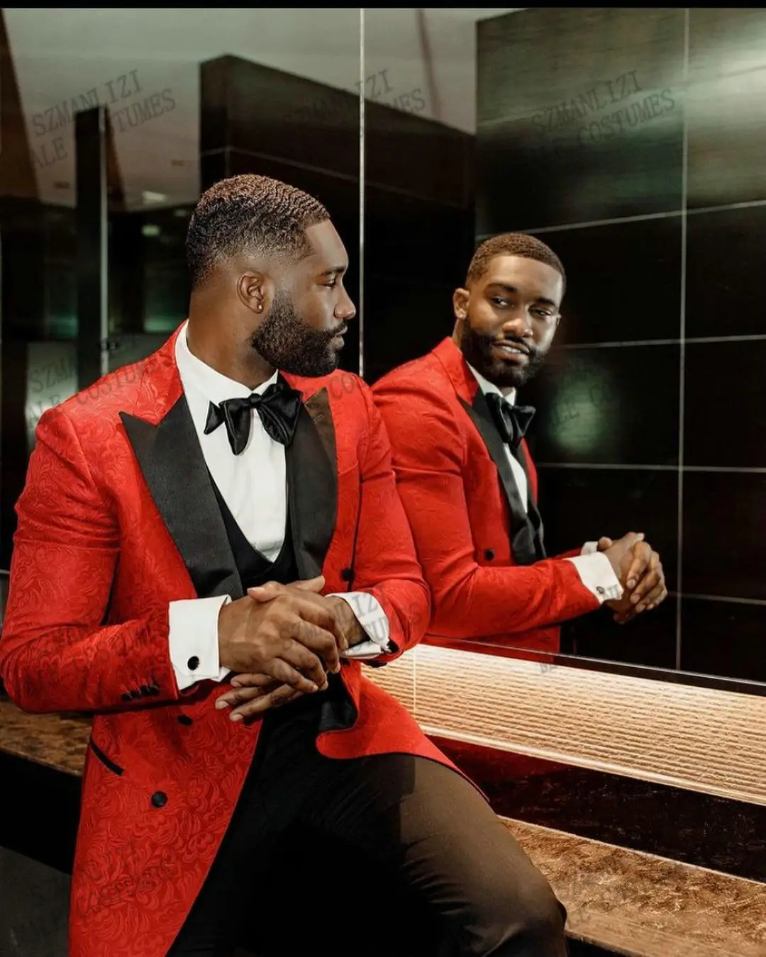 Свадебный смокинг с красным цветочным узором из 3 предметов двубортный пиковый