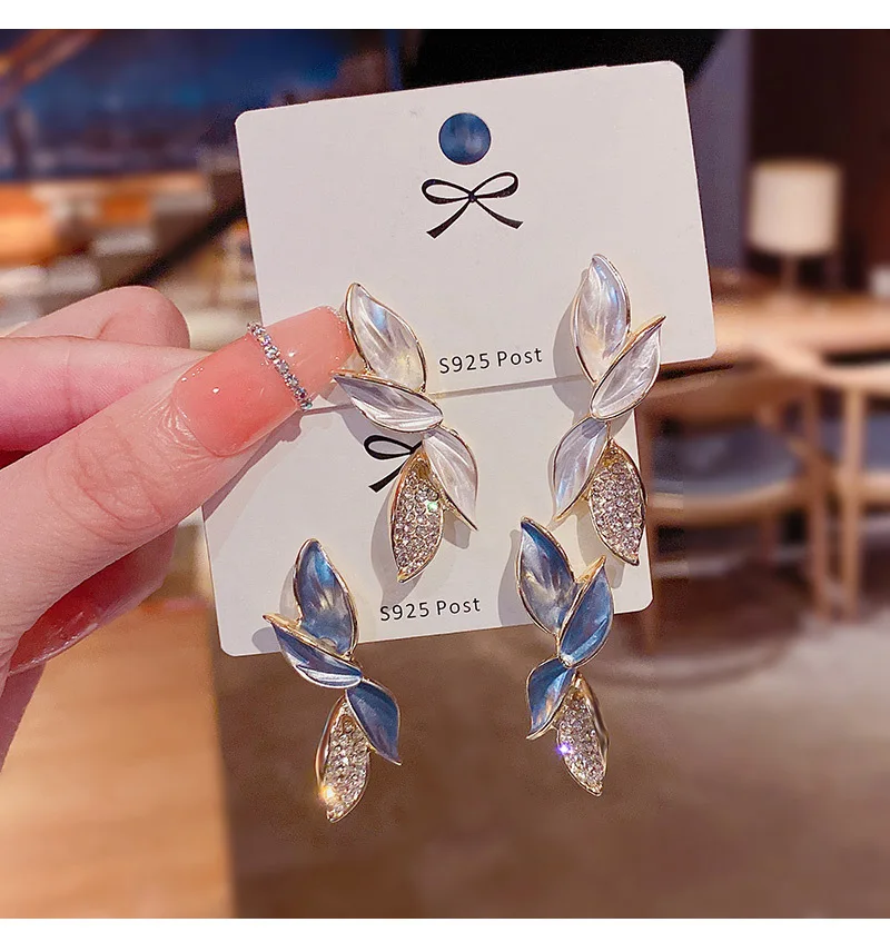 

French Exquisite Zircon Inlaid Super Fairy Leaf Stud Earrings For Women Light Luxury Design Earrings Daily Fashion Jewelry
