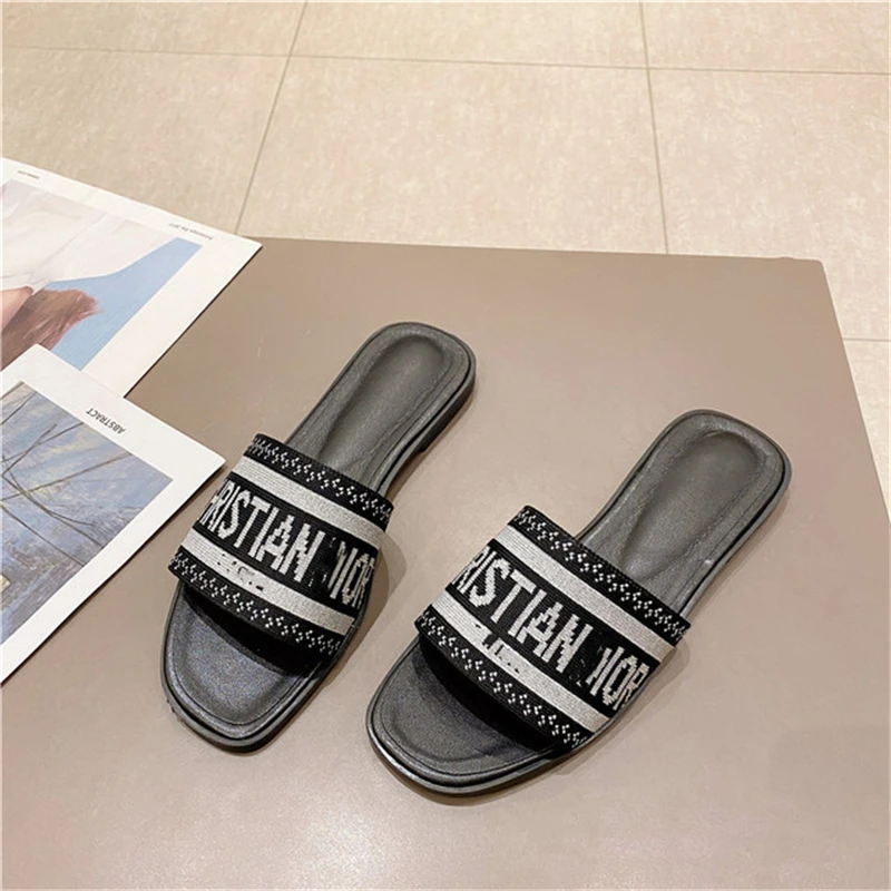 

Women's shoes slippers 2021 summer new fashion embroidery letter slippers casual beach word women's slippers for outer wear