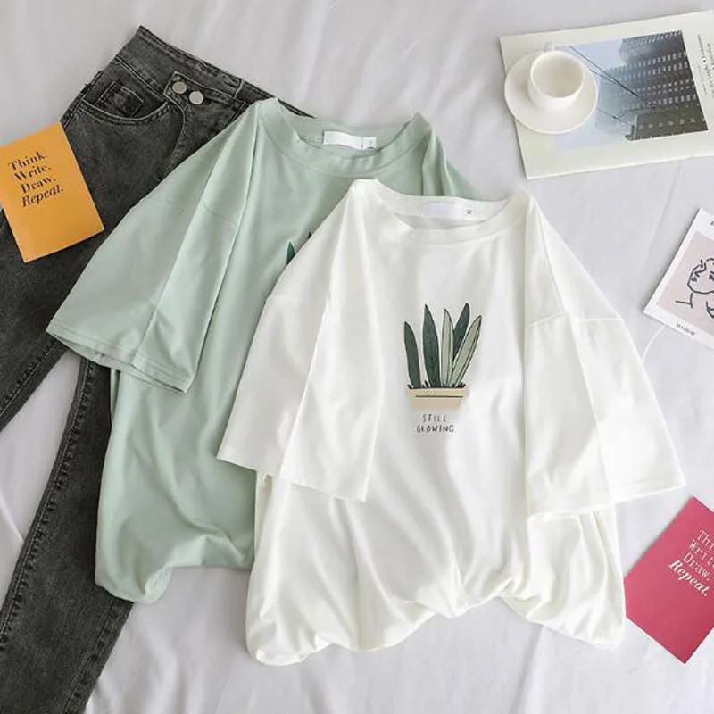 Женская футболка с короткими рукавами круглым вырезом и принтом растений из