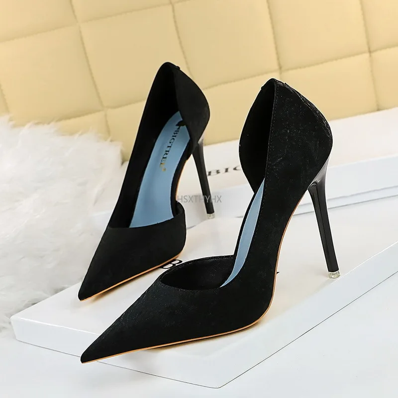 

Red Wedding Shoes Women Pumps Metal Belt Buckle Shallow Sexy Party Shoes Pointed Toe High Heels Suede Lady Shoes Plus 43