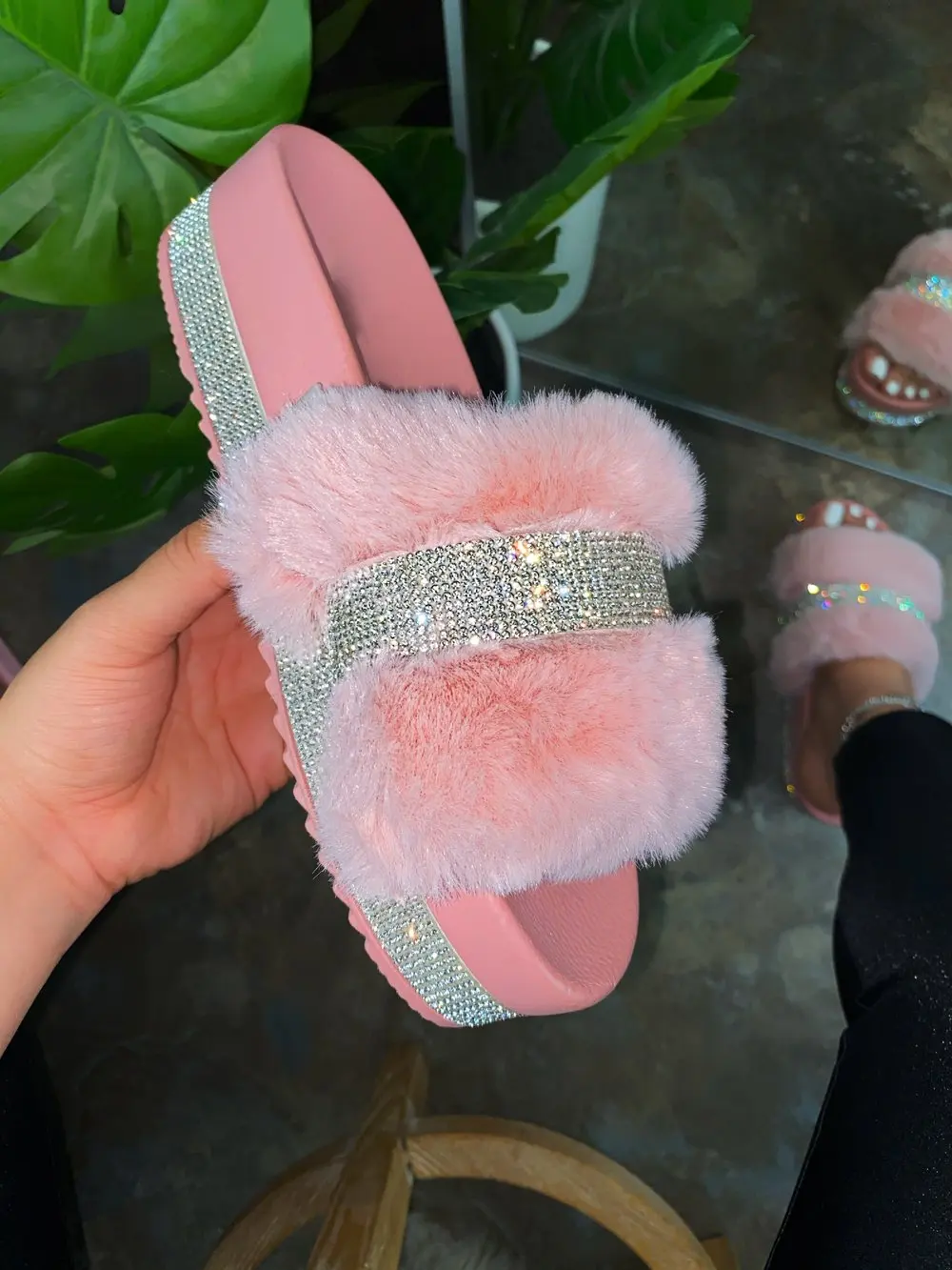 Женские шлепанцы на платформе розовые с искусственным мехом разные цвета для