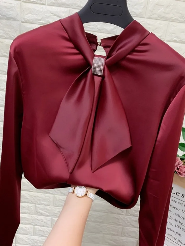 Блузка женская демисезонная однотонная из искусственного шелка с галстуком
