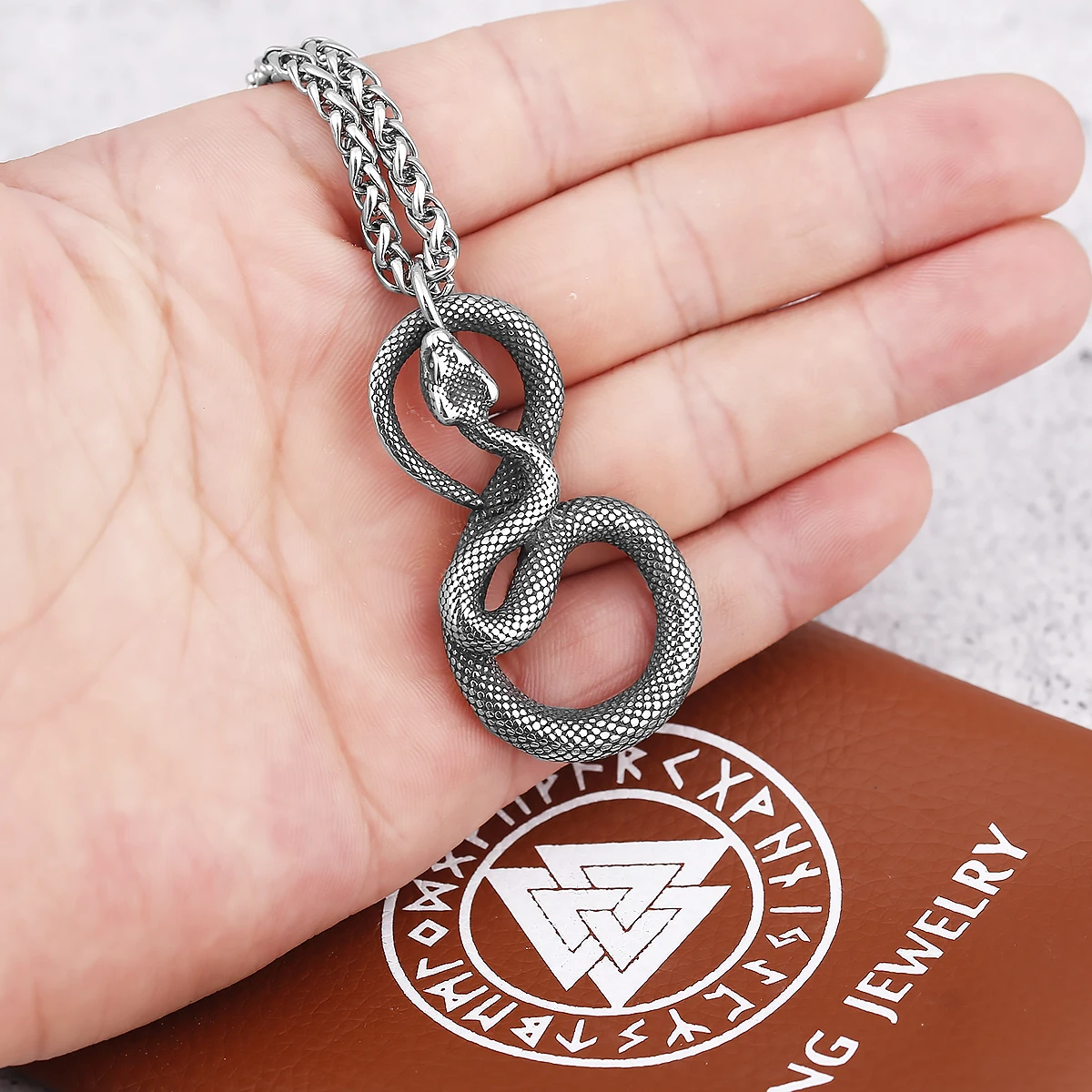 

Fashion Retro Ladies Men Snake-shaped Stainless Steel Pendant Necklace Jewelry Sweater Chain Gifts Wholesale
