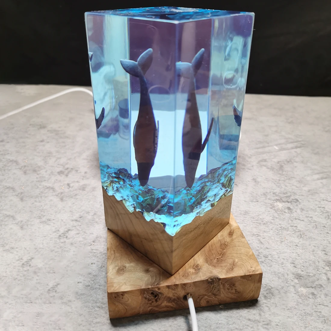 Preise 20X12X5cm Kreative Desktop Harz Dekorationen Handwerk Gel Whale LED Nacht Licht Modell Handwerk Ornamente Büro Wohnzimmer