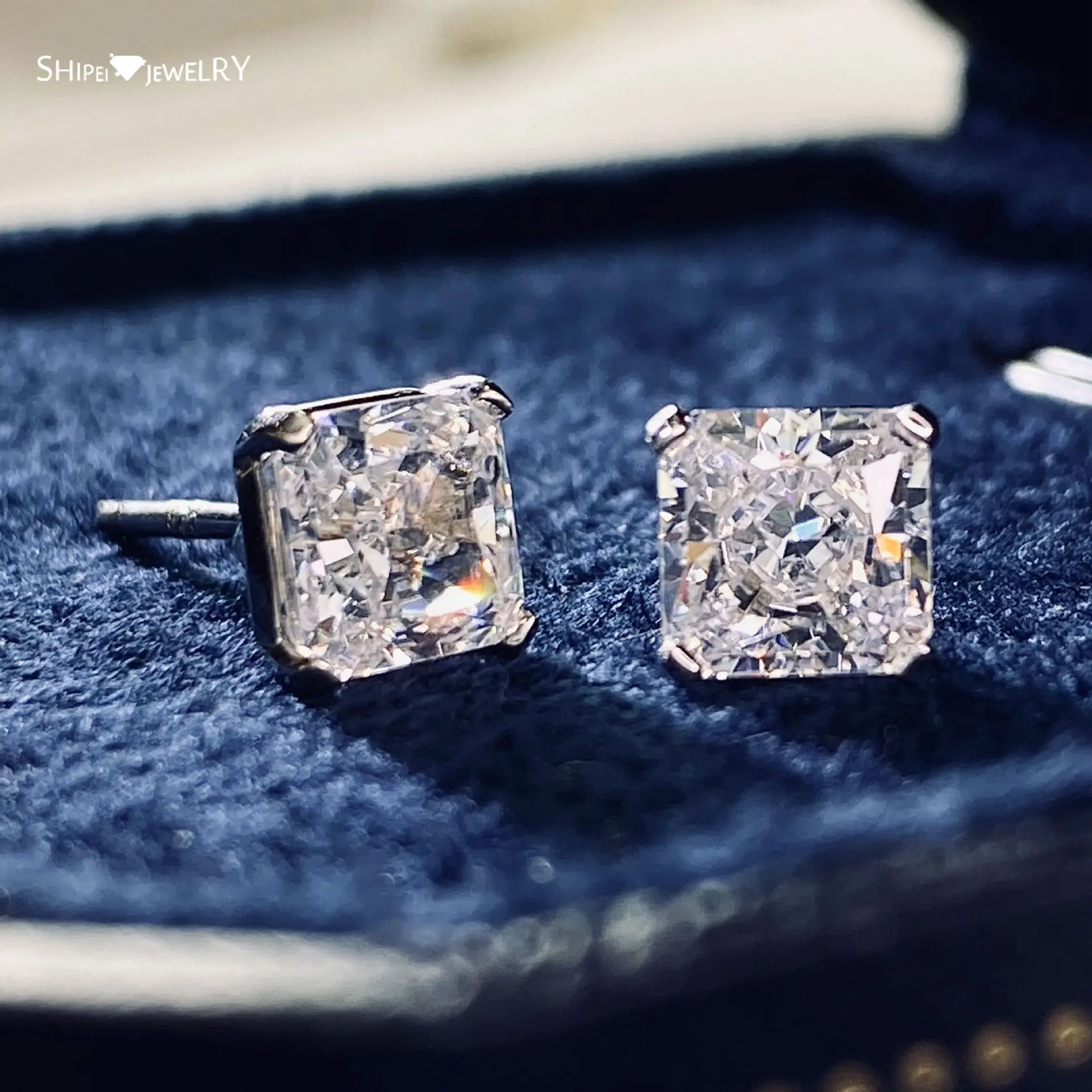 

Серьги-гвоздики женские из серебра 100% пробы, с муассанитом
