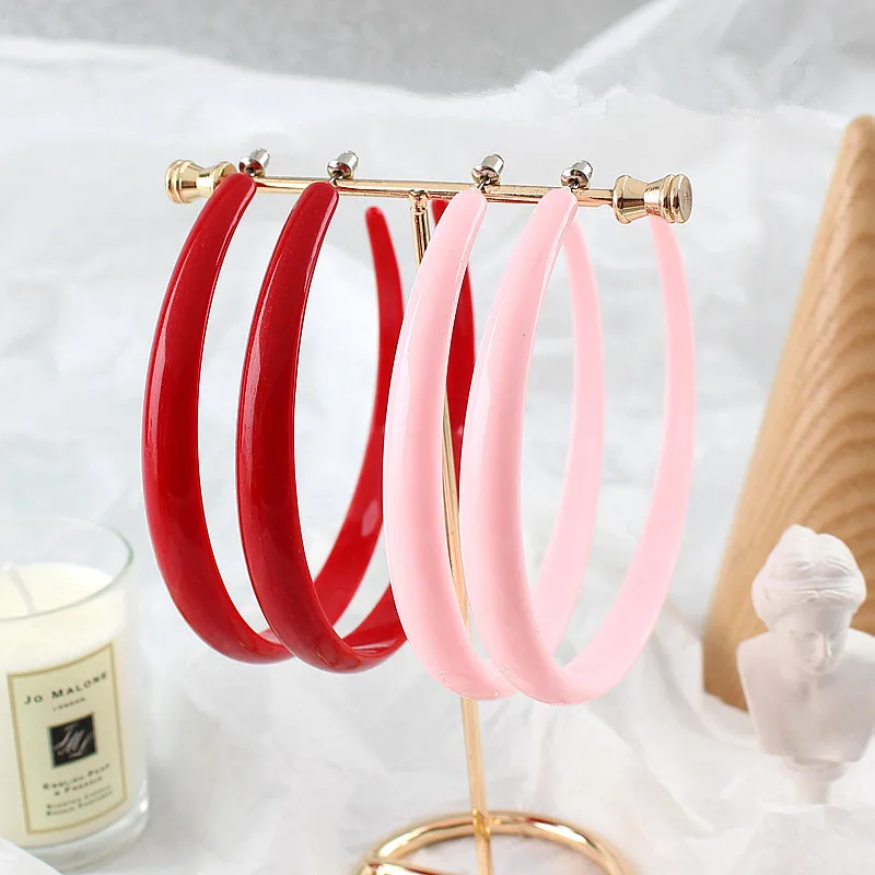 Женские акриловые серьги кольца большие простые сережки полукруглой формы с