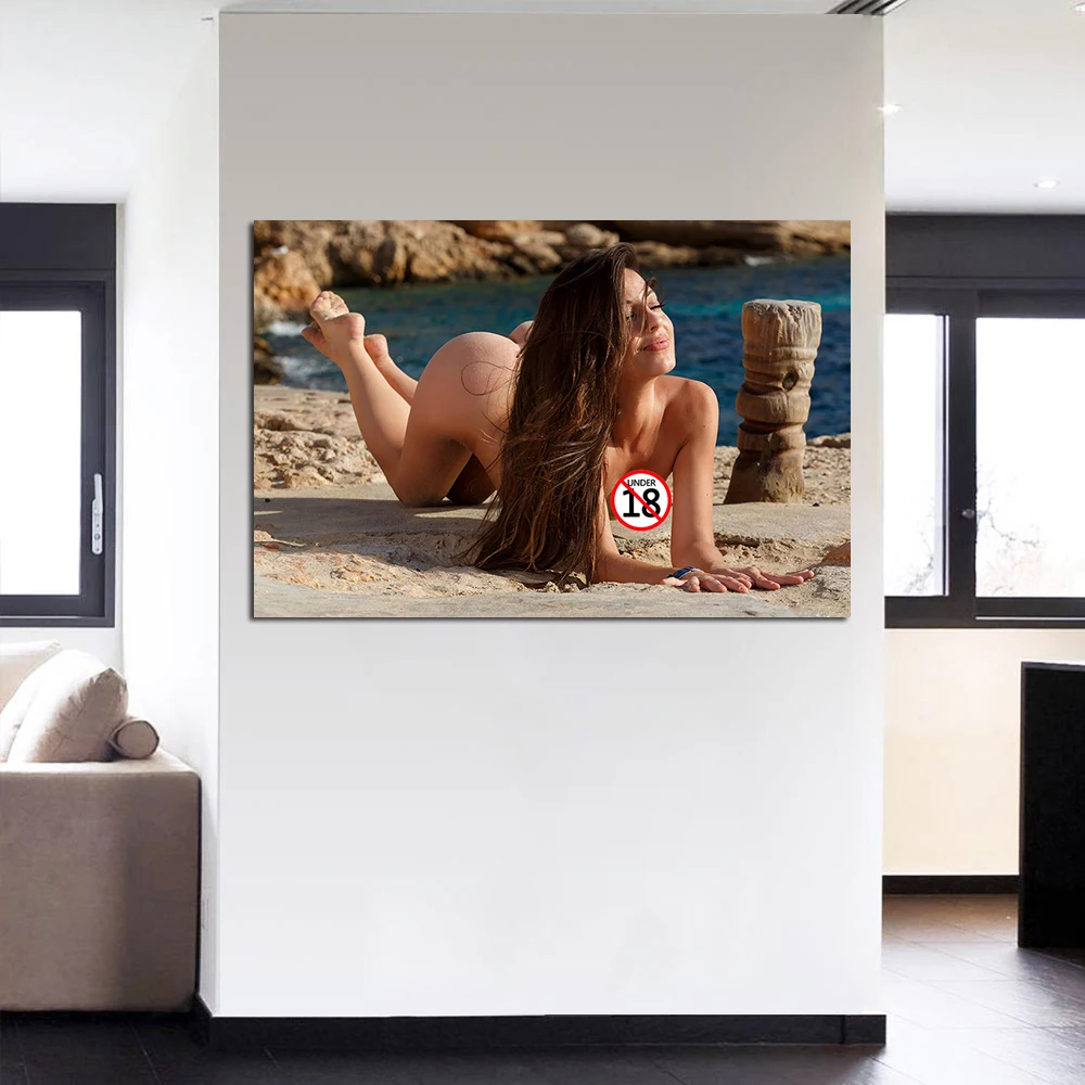 Плакат на холсте с изображением брюнетки обнаженной девушки пляже тканевый