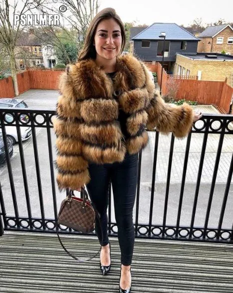 Шуба женская из натурального меха енота стильная модная теплая верхняя одежда