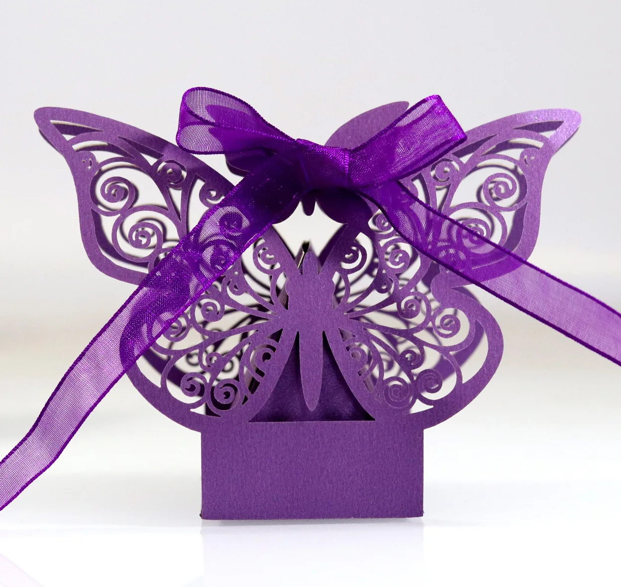 

50pcs Butterfly Laser Cut Hollow Carriage Favors Gifts Box Candy Boxes With Ribbon Baby Shower Wedding Party Supplies