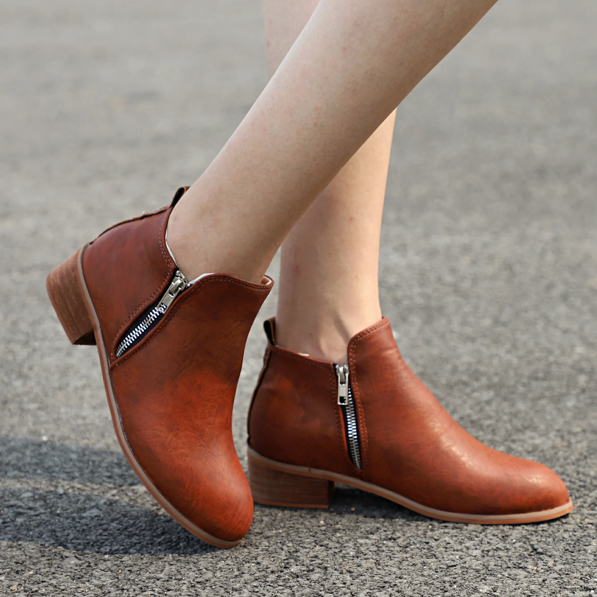 Обувь Женская демисезонная на низком квадратном каблуке 556|Женские полусапожки| |