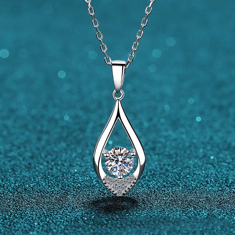 

UMQ Perfect Cut Eye Moissanite Pendant Necklace 925 Sterling Silver Pass Diamond Test 0.5 ct Stone Necklace Chain for Women